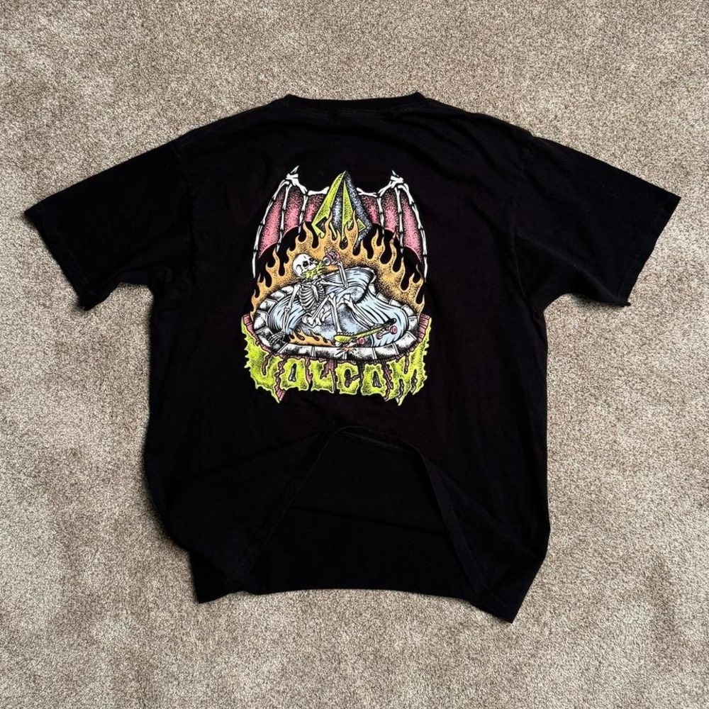 Y2K VOLCOM "BAT" GRAPHIC TEE